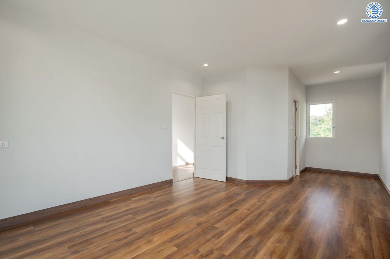 บ้านมือสองตกแต่งใหม่ แบรนด์ LH ม.ชัยพฤกษ์ เพชรเกษม81 พร้อมรองรับทุกความสุข บนเนื้อที่ 50.3 ตร.ว. ฟังก์ชัน 3 ห้องนอน 2 ห้องน้ำ 2 ที่จอด บนทำเลใกล้ The Mall บางแค รถไฟฟ้า "สถานีหลักสอง" ทางด่วน "พระราม2" และเชื่อมสู่ ถ.พุทธมณฑลสาย4 เพียง 5 นาที*